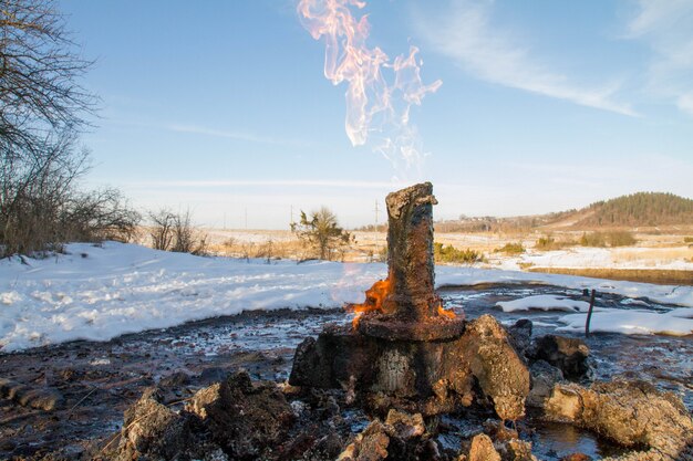 volcán de lodo Starunya Monumento geológico de la naturaleza En las estribaciones del invierno Cárpatos ucranianos