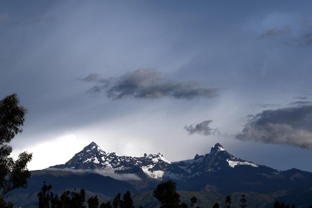 Volcn altar recibiendo los ltimos rayos de sol de la tarde cordillera de los andes Ecuador