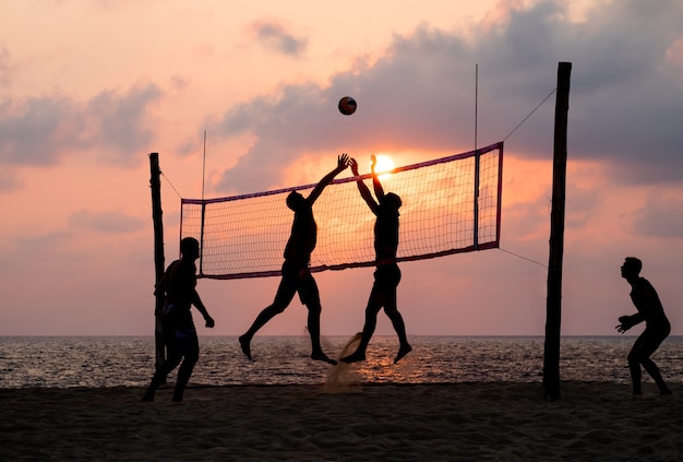 Pessoas jogando no vôlei de praia fotos, imagens de © Rawpixel #97527518