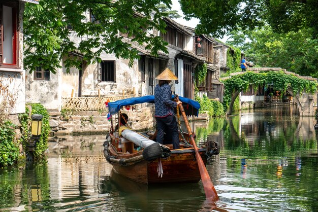 Volkshäuser und Flüsse in der antiken Stadt Zhouzhuang