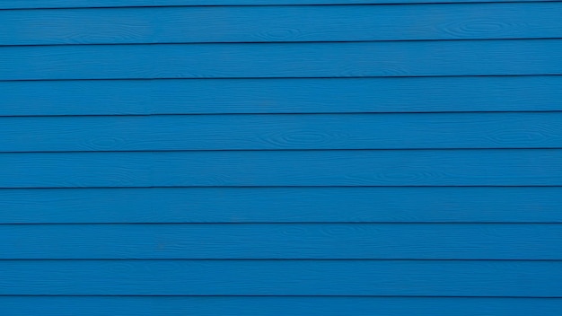 Vollbild auf einer blauen Holzwand