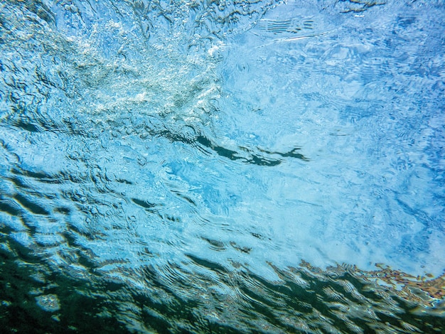 Foto vollbild der welle aus der unterwasseransicht