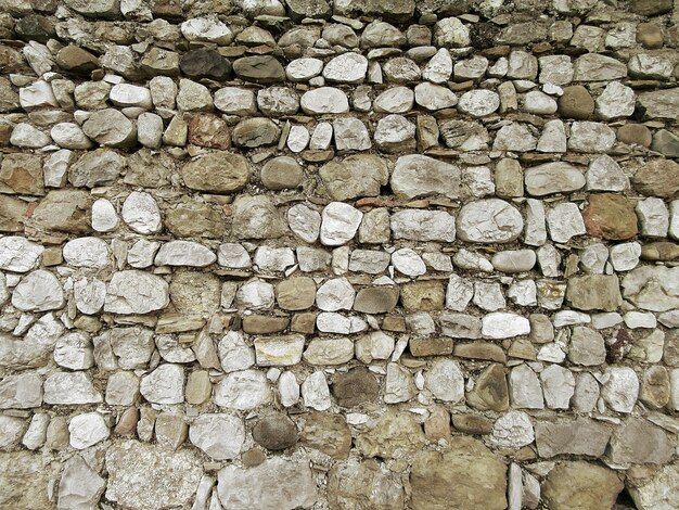 Vollbild von einer alten Steinmauer