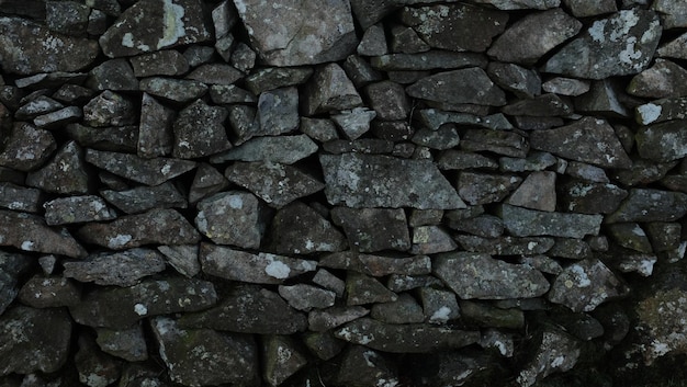 Vollbild von einer Steinmauer