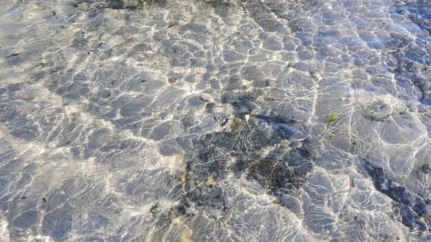 Foto vollbild von gewelltem wasser im meer