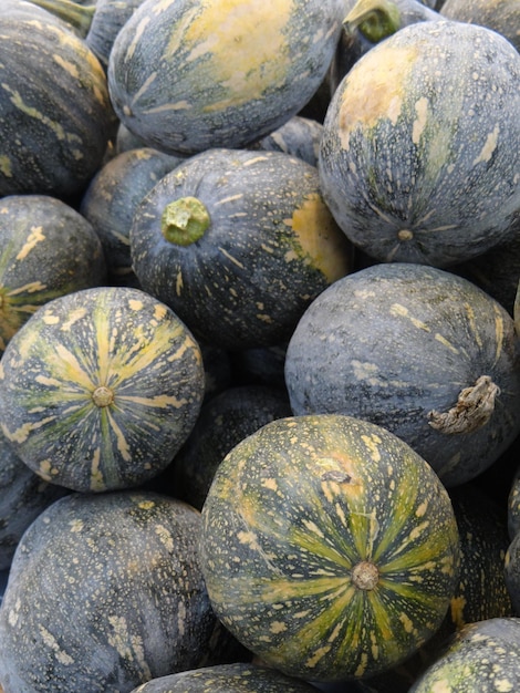 Vollbild von Kürbissen auf dem Markt