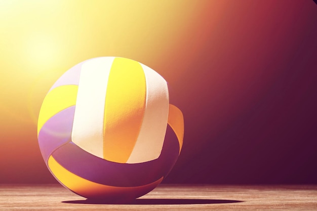 Volleyball-Objektball auf dunklem Hintergrund