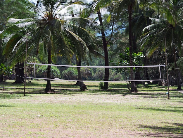 Volleyballnetz auf dem Strand auf Insel.