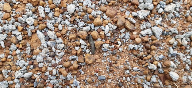 Foto vollformat-aufnahme von felsen am strand