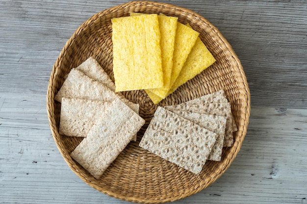 Vollkorn-Knäckebrot mit Sesam