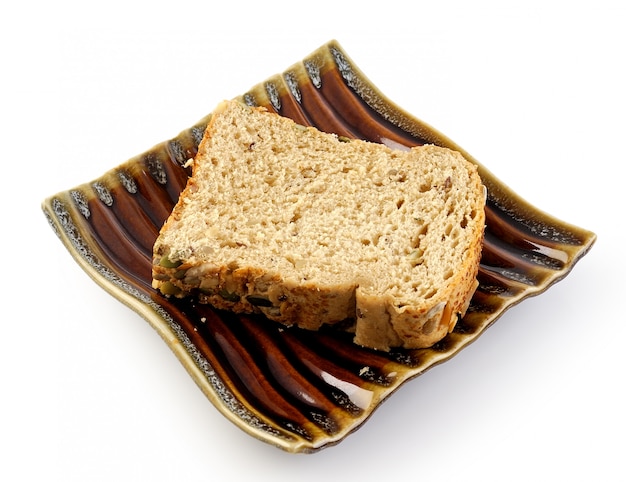 Vollkornbrot auf dem Teller