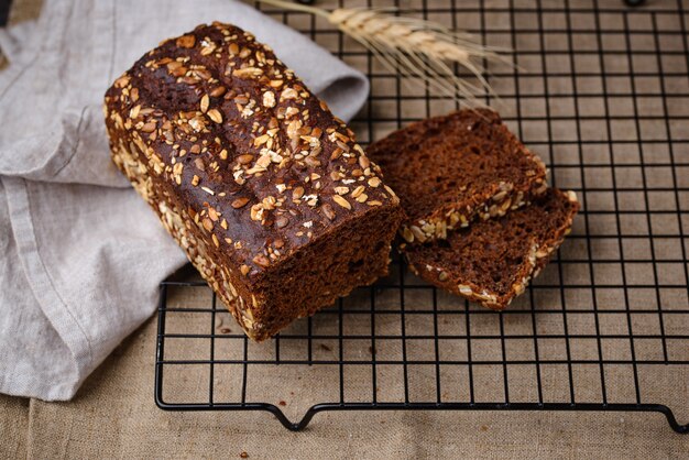 Vollkornbrot mit Kernen