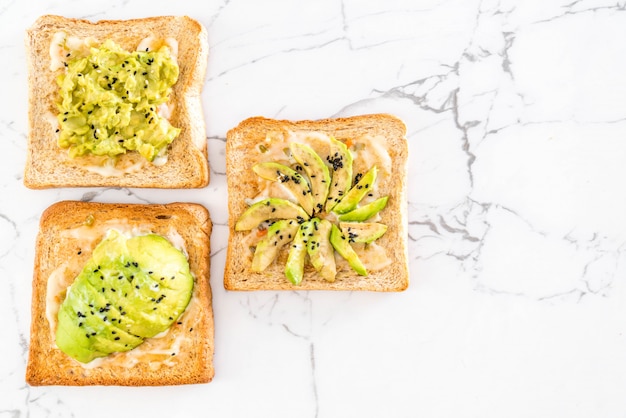 Vollkornbrot Toast mit Avocado