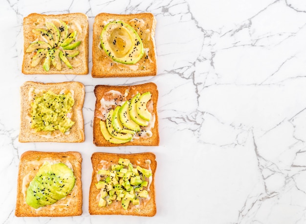 Vollkornbrot Toast mit Avocado