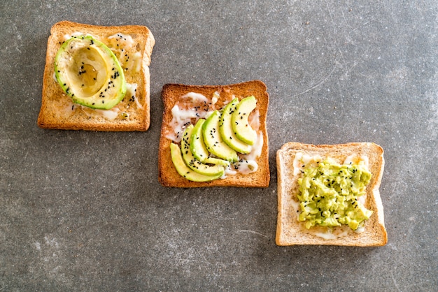 Vollkornbrot Toast mit Avocado