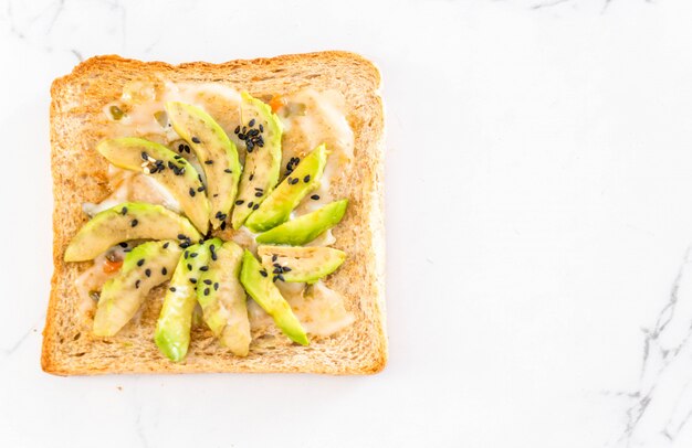 Vollkornbrot Toast mit Avocado