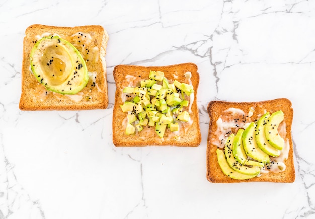 Vollkornbrot Toast mit Avocado