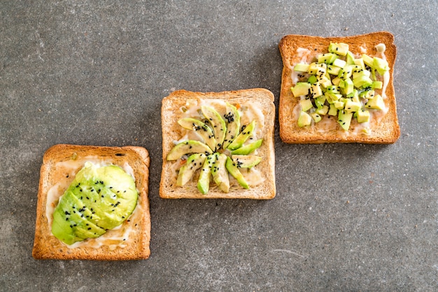 Vollkornbrot Toast mit Avocado