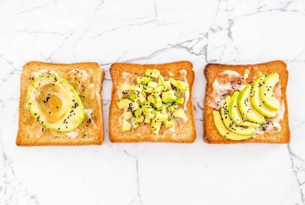 Vollkornbrot Toast mit Avocado