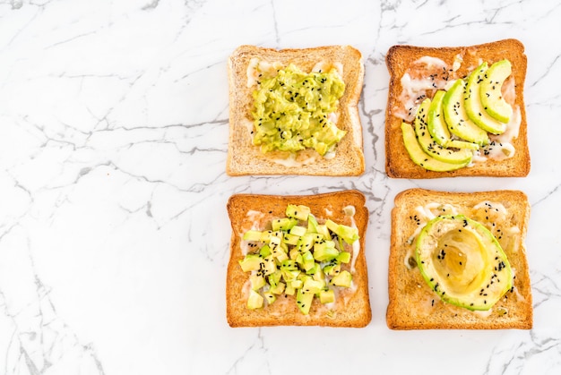 Vollkornbrot Toast mit Avocado