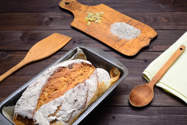 Vollkornbrot zu Hause gebacken Bio-Zutaten sehr gesund mit Samen