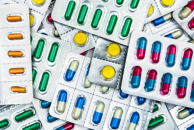 Vollrahmenbild der mehrfarbigen Blisterpackungen