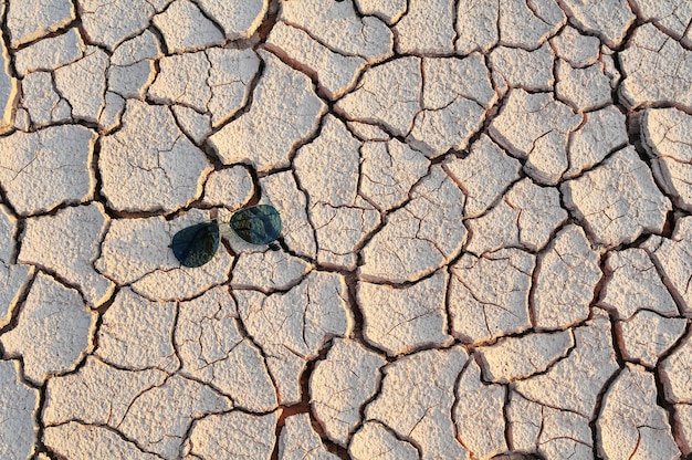 Foto vollständige aufnahme des zerrissenen landes