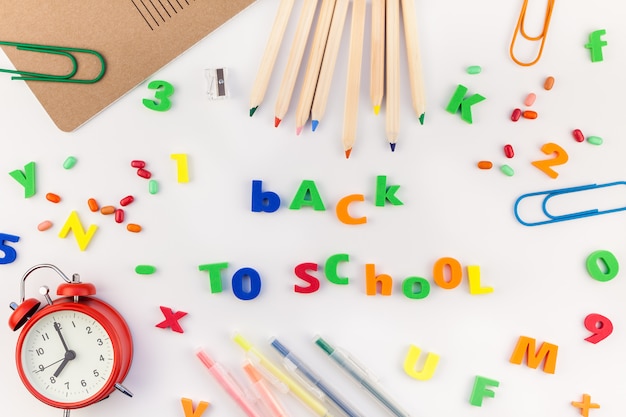 Volta ao conceito de escola com material de escritório