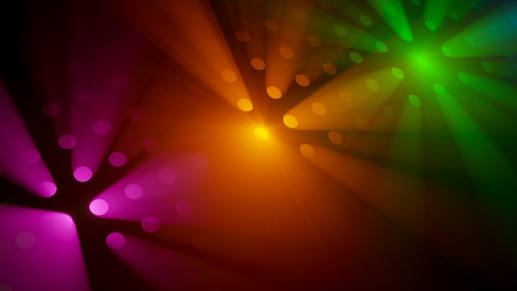 Foto volumétricos raios de luz coloridos em fundo de fumaça
