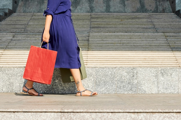 Volver a casa después de ir de compras al centro comercial