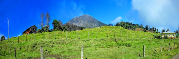 Vor dem aktiven Vulkan Turrialba