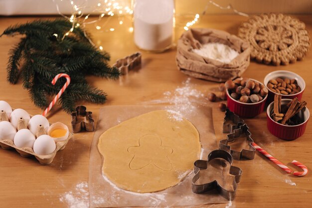 Vorbereiten für das Backen am schönen Weihnachtsabend, mach ein paar Süßigkeiten zu Hause