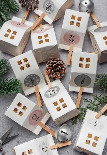 Vorbereitung des Adventskalenders für Weihnachten Adventskalender Weihnachtsgeschenke