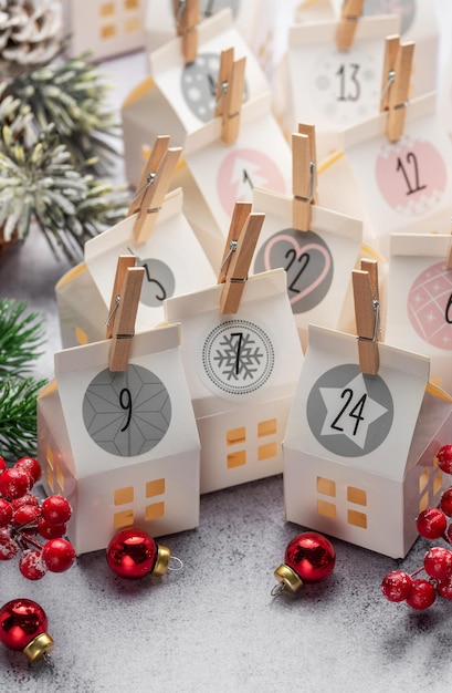 Foto vorbereitung des adventskalenders für weihnachten adventskalender weihnachtsgeschenke