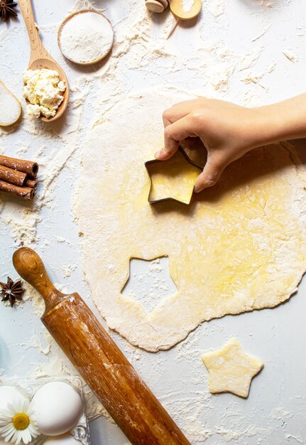 Foto vorbereitung zum backen. kulinarisches konzept. ansicht von oben. essen mit selektivem fokus