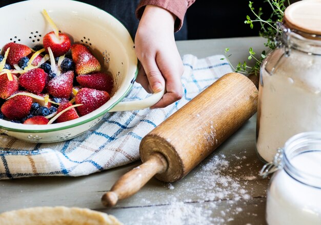 Vorbereitung, zum der Lebensmitteltortenphotographie-Rezeptidee zu machen