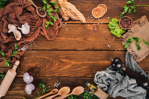 Vorbereitung zum Kochen Gesundes Essen Draufsicht Auf einem hölzernen Hintergrund Kopieren Sie Platz