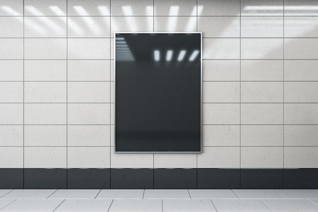 Vorderansicht auf leerem schwarzem Werbebildschirm mit Platz für Ihr Logo oder Text auf hellglänzender Keramikwand mit Lampenreflexion über hellgrauem Boden in leerer U-Bahn-Halle 3D-Rendering-Mockup