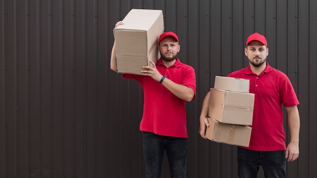 Foto vorderansicht des liefermannkonzepts mit kopierraum