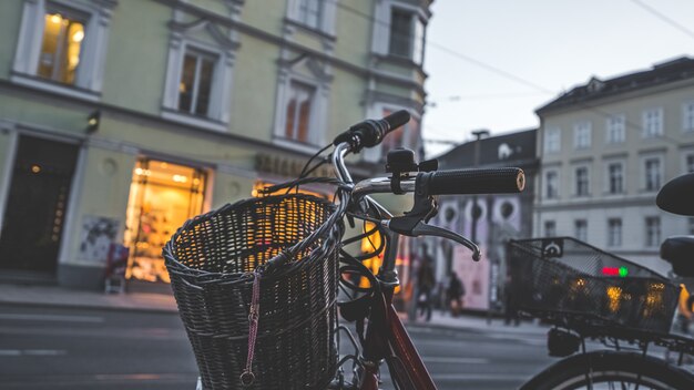 Vorderansicht des schwarzen Fahrrad-Lenkers