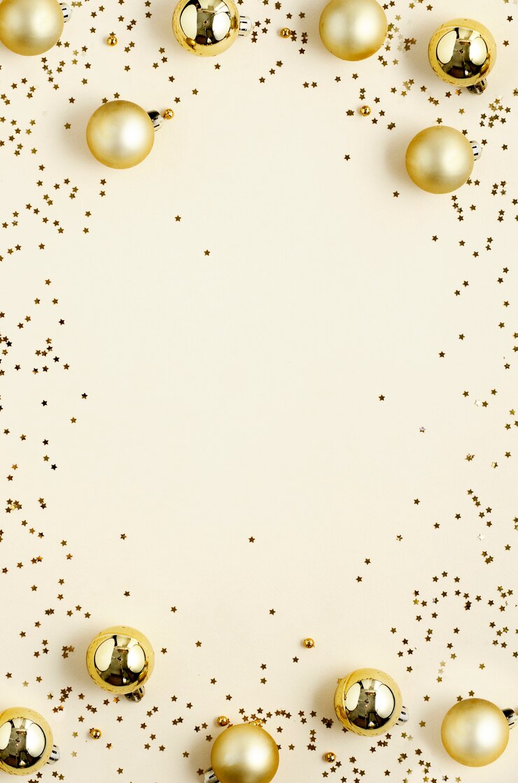 Foto vorlage mit goldenen christbaumspielzeugen