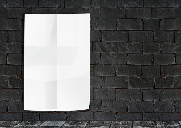 Vorlage-White Crumple Poster auf Grunge Mauer & Fußweg Boden, lassen Sie Platz für einen anderen Textinhalt