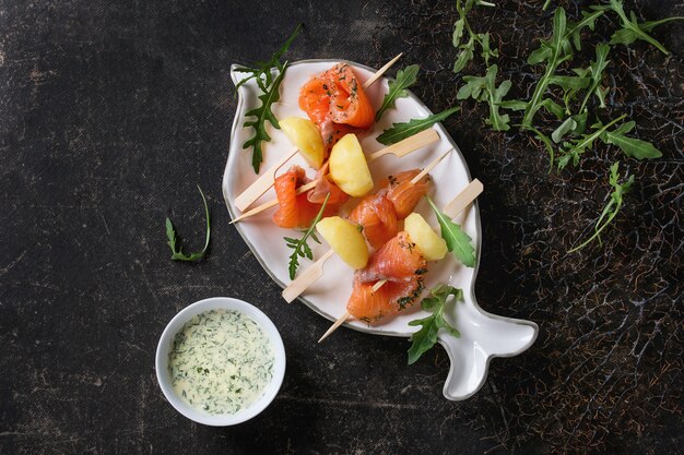 Vorspeise mit geräuchertem Lachs und Kartoffeln