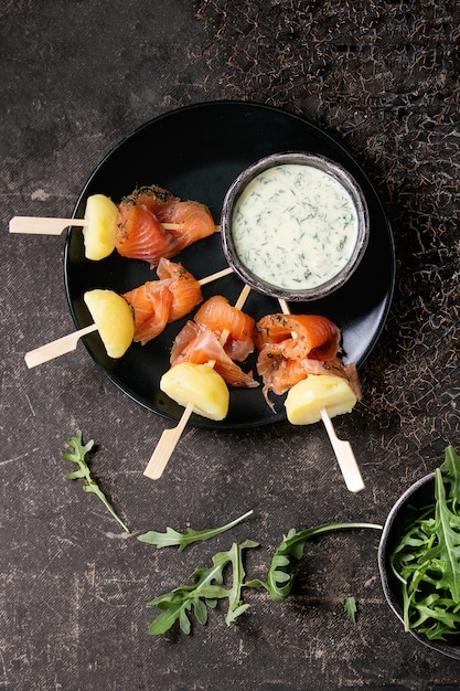 Vorspeise mit geräuchertem Lachs und Kartoffeln