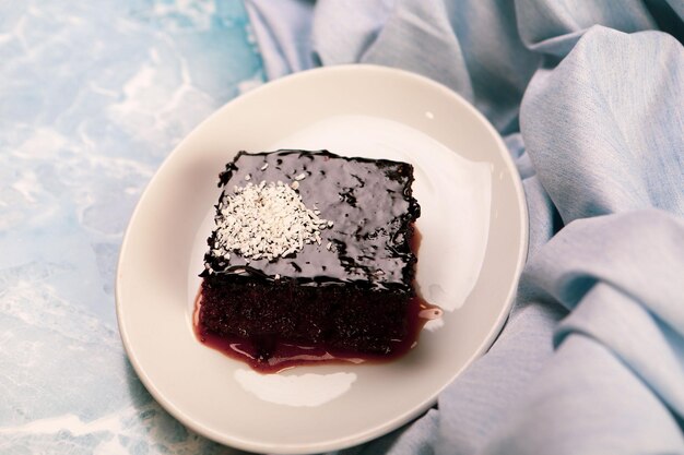 Vorstand mit leckerem Kuchen auf dem Tisch