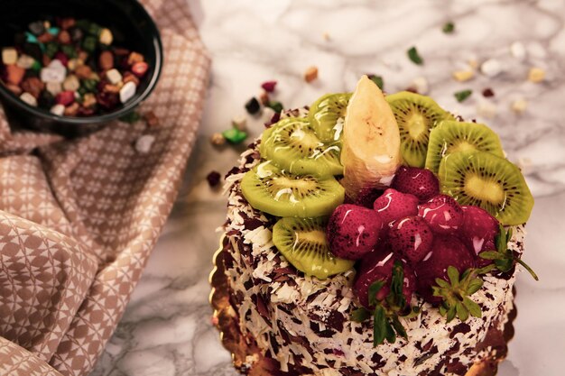 Vorstand mit leckerem Kuchen auf dem Tisch