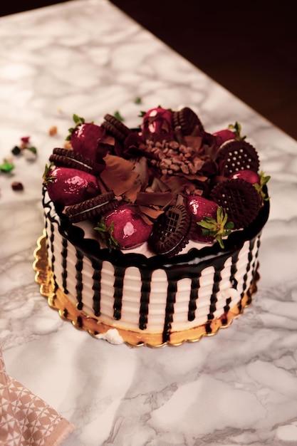 Vorstand mit leckerem Kuchen auf dem Tisch