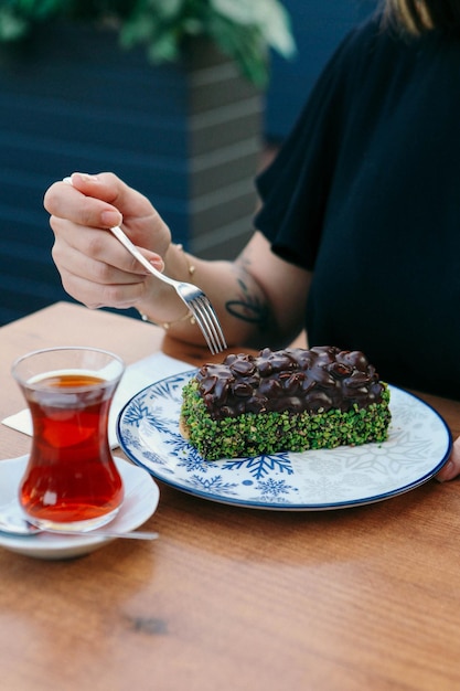 Vorstand mit leckerem Kuchen auf dem Tisch