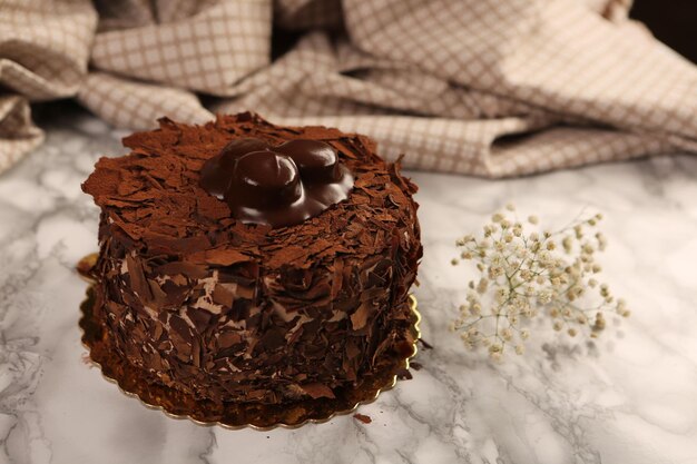 Vorstand mit leckerem Kuchen auf dem Tisch