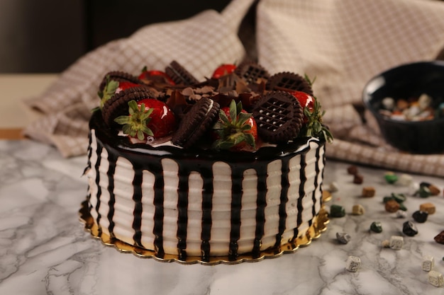 Vorstand mit leckerem Kuchen auf dem Tisch